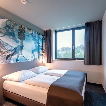 Hotel München-olympiapark 3*