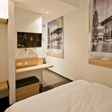 Hotel München-olympiapark 3*